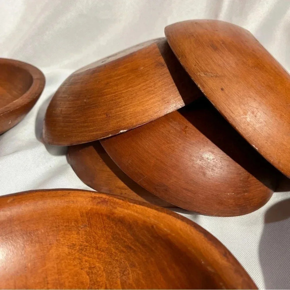 VINTAGE MUNISING Set of 8 Carved Maple Wood Bowls - Picture 6 of 7